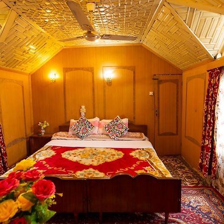 Houseboat Altaf And Transportation Hotel Srinagar  Ngoại thất bức ảnh